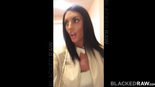August Ames muffját barna csávó kúrja