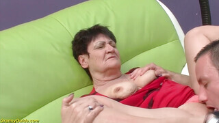 Koros érett nő és a tini pali