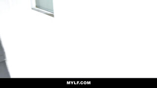 Szőrös vaginás dél amerikai milf megpakolva