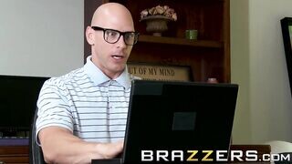 Joslyn James kedveli a gigászi kukacot