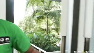 Francesca Le és a gigászi faszú szerelő