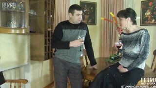 Orosz anyuci a nevelt fiával baszik