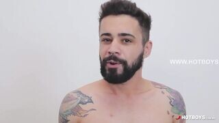 Argentin kant szexelik a gigantikus farkú barna pasik