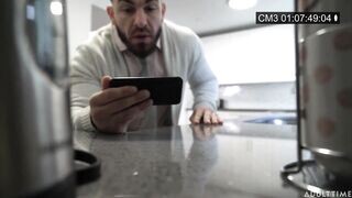 Az óriás tőgyes bejárónő megrakva