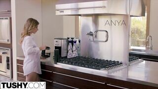 Anya Olsen a tökéletes kéjhölgy barinő