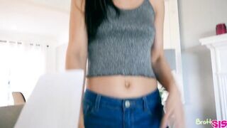 Alina Lopez kedveli szívni a bátyó faszát