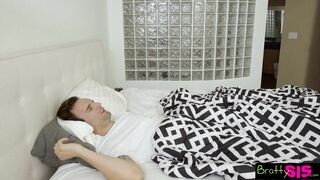Perverz tinédzser csaj a nevelő faterjával reszel