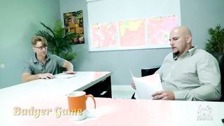 Perverz anyukák és a főnök kíméletlen kárója