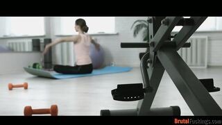 Jogázó tinédzser nőcit hancúrozik popó lyukba az edő