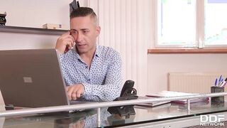 Sienna Day két fügyit kap
