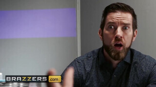 Brazzers - Cali Carter a óriási keblű zsenge