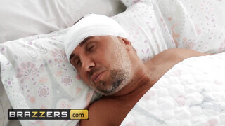 Brazzers - Brooklyn Gray szőrös picsája megbaszva