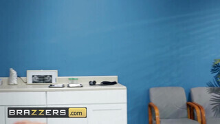 Brazzers - Chloe Cherry a szajha nővérke