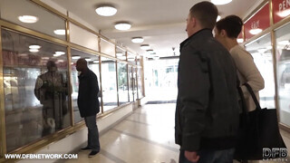 Gabrielle Gucci popókáját a pasasa előtt reszelik