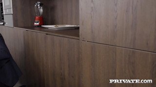 Private - Mona Blue kiborotvált pinája bekúrva