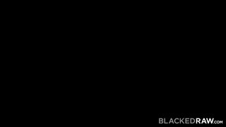 BlackedRaw - Oxana Chic tini csajszi rábukik a faszra