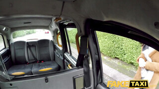 Fake Taxi - Alyssa Divine a csöcsös néger fiatal
