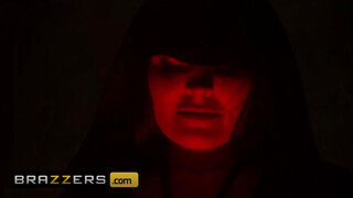 Brazzers - Krissy Lynn a szőrös bulkeszos milf