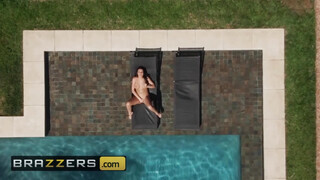 BRAZZERS - Jolee Love a hatalmas tőgyes tinédzser csajszi