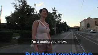 PublicAgent - Rövid hajú csaj dugni akar