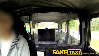 FakeTaxi - piercinges bulkesz lovagol