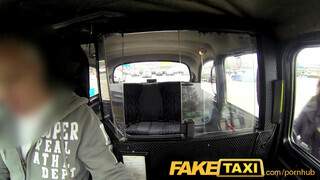 FakeTaxi - cuki pipi méretes seggel megfizet