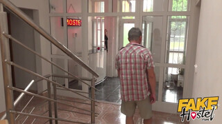 Fake Hostel - Tini turista maca punciba baszva