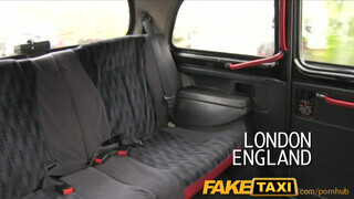 FakeTaxi - műcsöcsös bige szeret herét nyalni