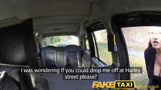 FakeTaxi - gigászi cicis Milf szétbaszatja magát a Taxiban