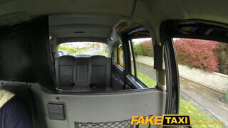 FakeTaxi - iskolás szuka ordítva élvez