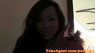 FakeAgent - műcsöcsös szuka szívesen lovagol