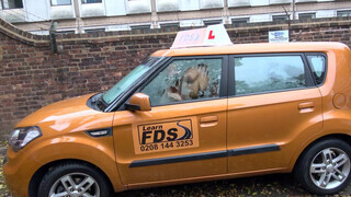 Fake Driving School Amber Rayne esete a gigászi csoki fasszal