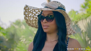Bethany Benz a dugásmániás latina milf - Brazzers
