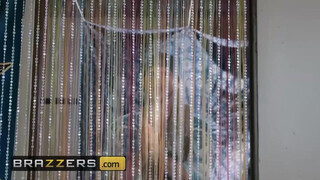 Brazzers - Karma Rx a hippi palival hancúrozik