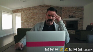 Brazzers - a pici ártatlan zsenge idősebb pöcst kíván