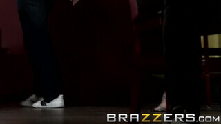Brazzers - Keiran Lee egyszerre basz meg dupla pipit