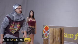 Brazzers - Ivy Lebelle rácuppan a óriási lőcsre