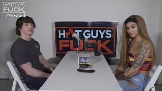 Kolumbiai tinédzser csajszika és a sportos csávó - Hot Guys Fuck