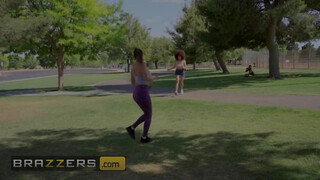Brazzers - Sofi Ryan és Nina Diaz édeshármasban kettyintenek