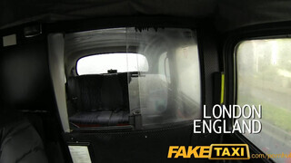 FakeTaxi - nagy csöcsű debella csajszi a taxiban