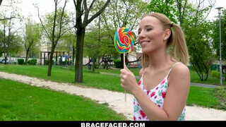 BraceFaced - foncsikos és fogszabályzós zsenge bige