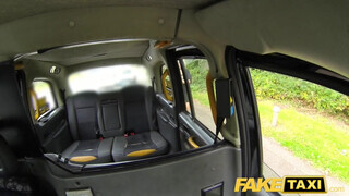 Fake Taxi - Méretes csöcsű milf megdöngetve a hátsó ülésen