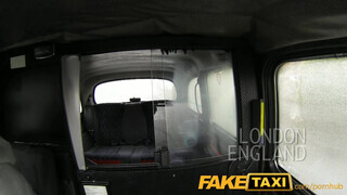 FakeTaxi - Csöcsös anyuci bekúrva