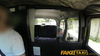 FakeTaxi - Rio Lee a hatalmas cickós csoki gádzsi