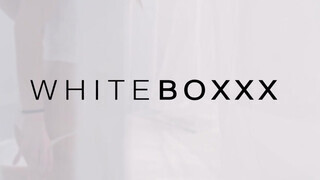 WHITEBOXXX - Világos Szőke fiatal csajszika extra masszázst kap