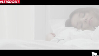 Taylor Sands hajnali kettyintése - The White Boxxx