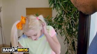 BANGBROS - Riley Star imádja a csoki dárdát