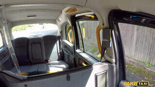 Fake Taxi - Tinédzser csaj kúr a taxiban