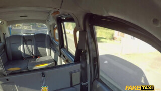 Fake Taxi - Louise Lee hátsó nyílásba is engedi