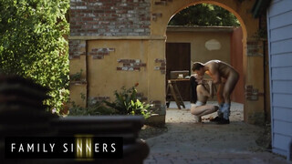 Family Sinners - Judy Jolie felizgult a nevelő tesóra